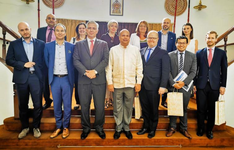 Sri Lanka High Commissioner Moragoda interacts with commercial diplomats
